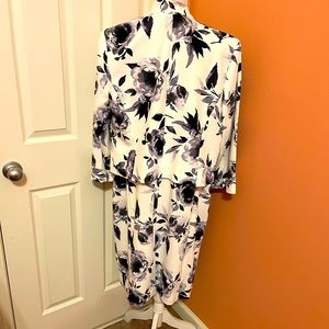 Kasper Sheath Dress With Jacket in a 16W.